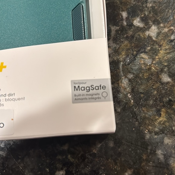 iPhone 15 pro case OtterBox 
Commuter Series for MagSafe - Picture 4 of 5